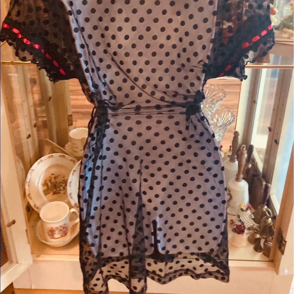 VINTAGE LINEA DONATEELLA BLACK & RED FISHNET ROBE - Picture 4 of 6